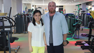 美国客户来中国采购室内健身器材