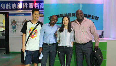 赞比亚客户来中国采购健身房器材