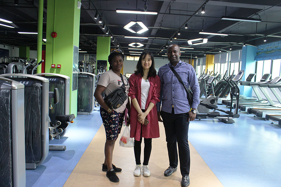 尼日利亚客户开健身房采购健身器材