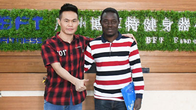 尼日利亚客户来中国找跑步机生产厂家