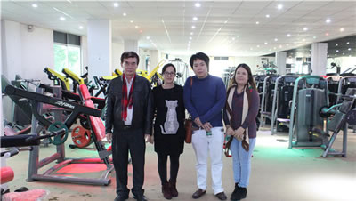泰国客户开健身房来中国采购博菲特健身器材