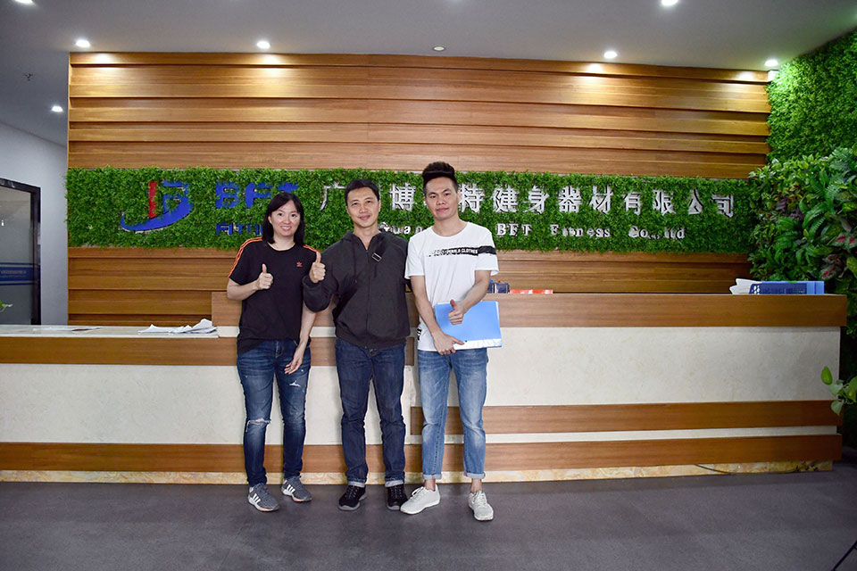 印度尼西亚客户来中国采购博菲特健身器材